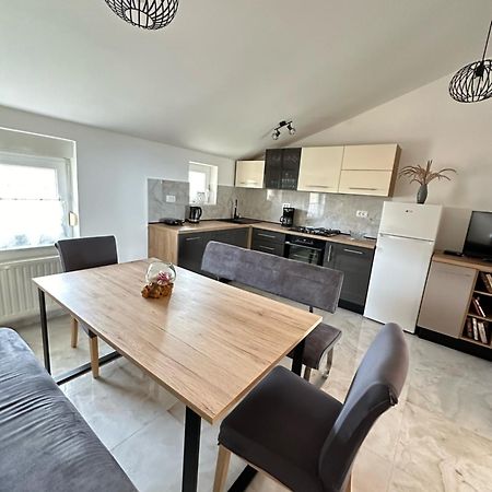 Apartmani Sandra Malinska Sveti Vid-Miholjice Bagian luar foto