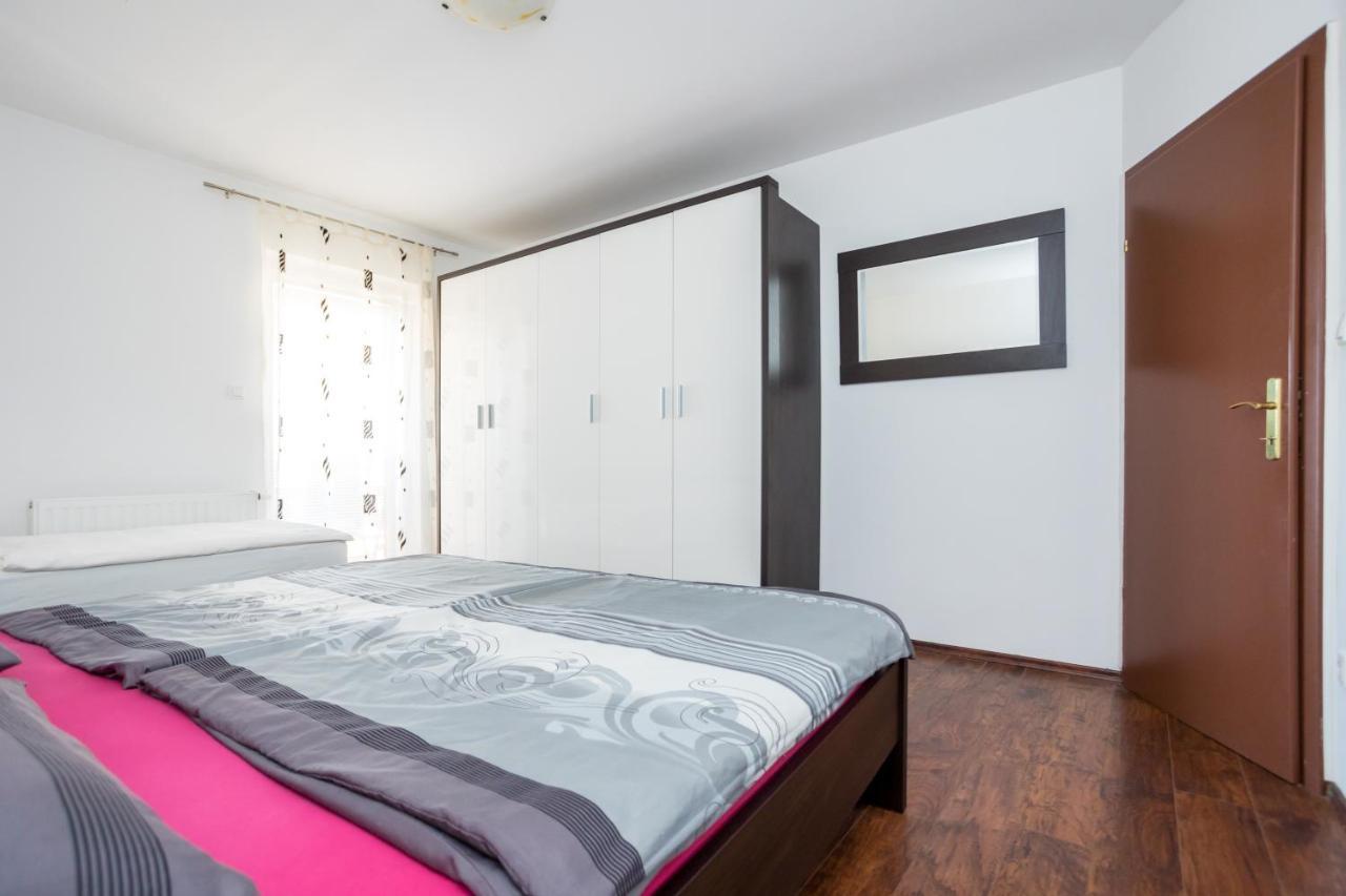 Apartmani Sandra Malinska Sveti Vid-Miholjice Bagian luar foto
