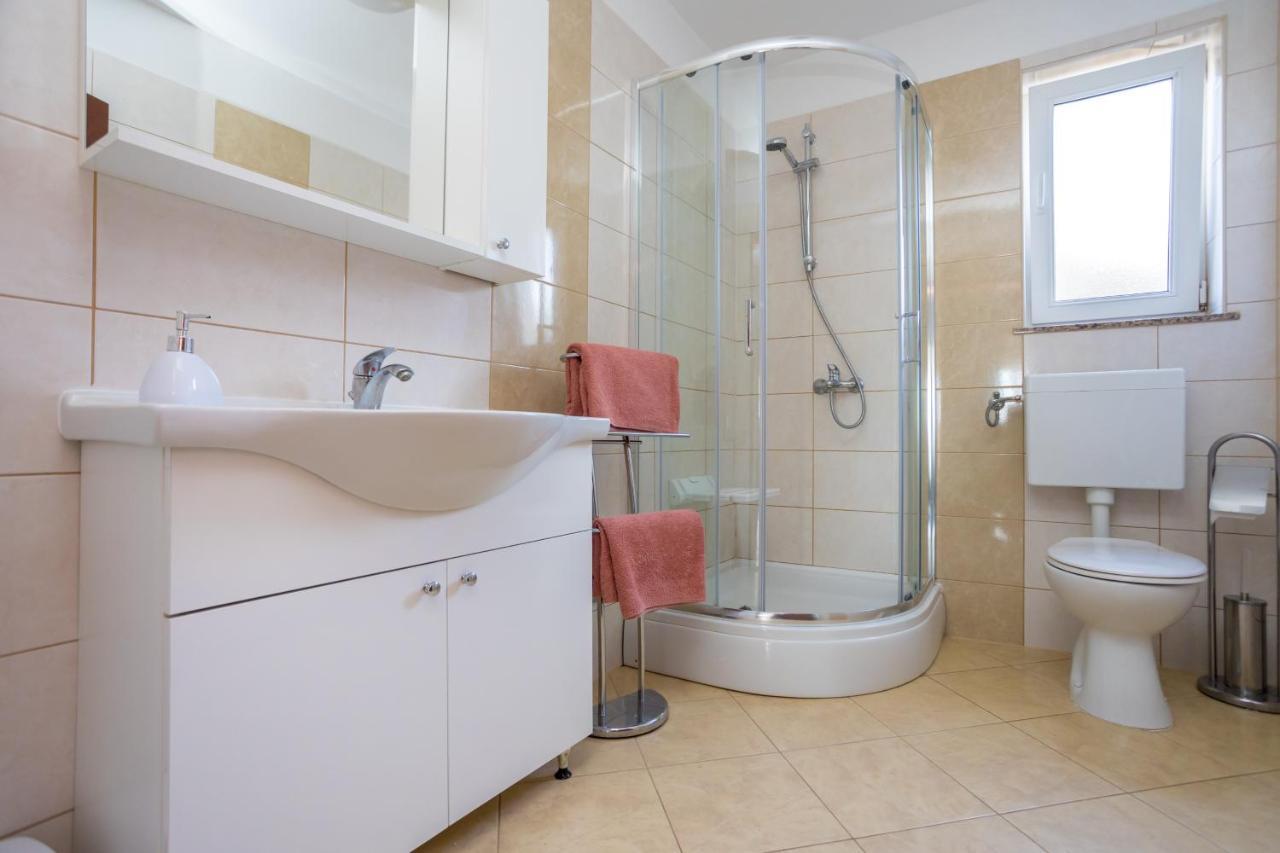 Apartmani Sandra Malinska Sveti Vid-Miholjice Bagian luar foto