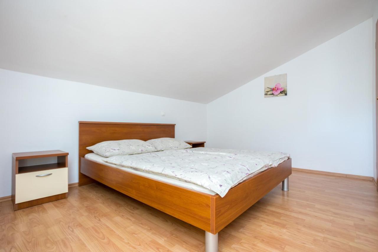 Apartmani Sandra Malinska Sveti Vid-Miholjice Bagian luar foto