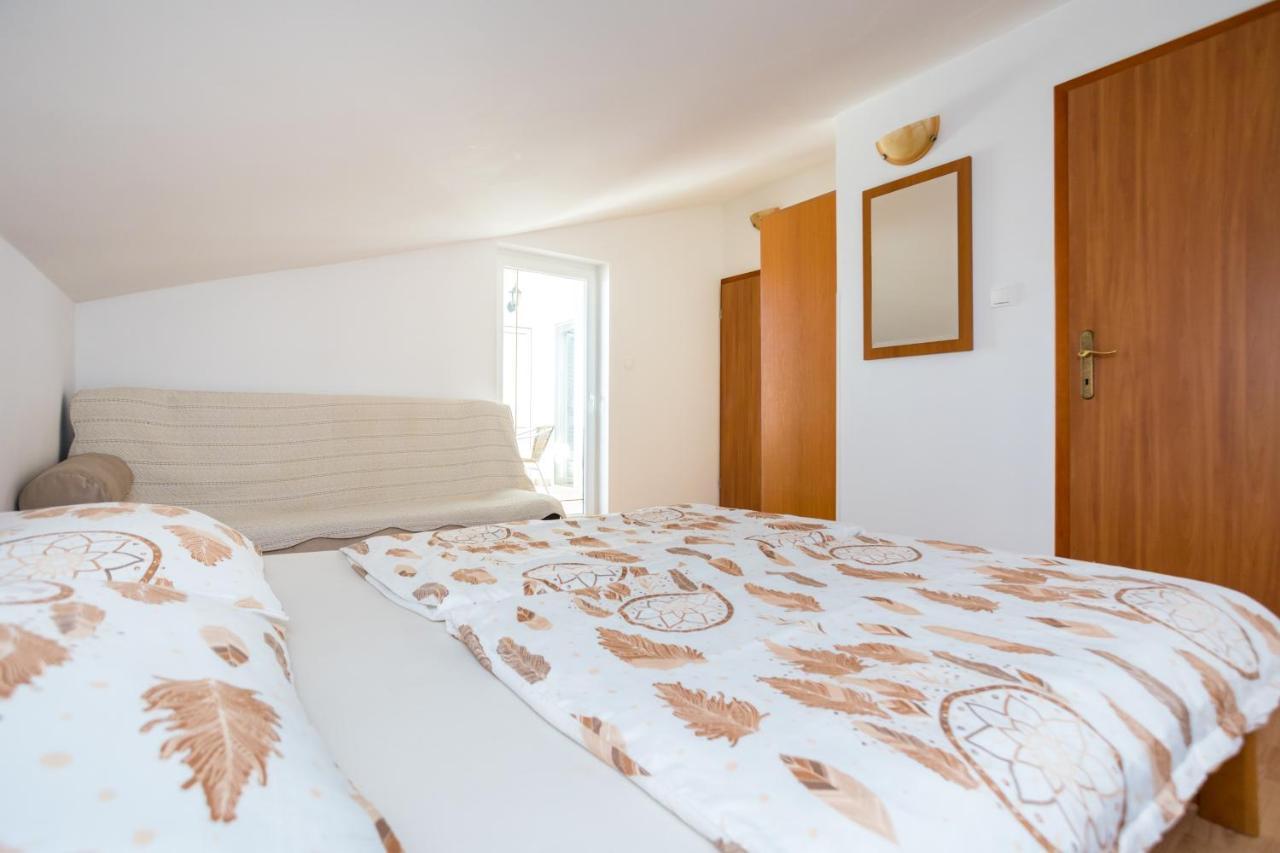 Apartmani Sandra Malinska Sveti Vid-Miholjice Bagian luar foto