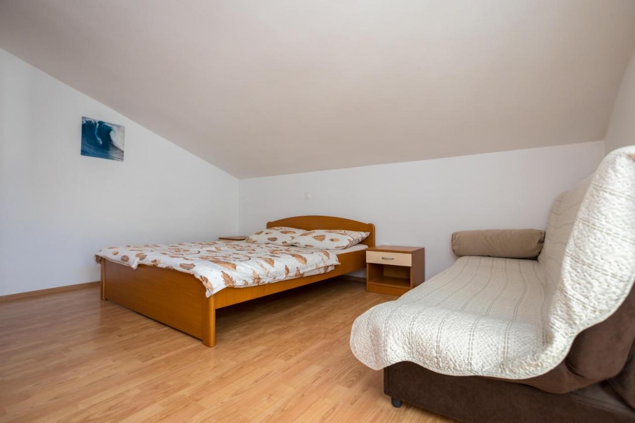 Apartmani Sandra Malinska Sveti Vid-Miholjice Bagian luar foto