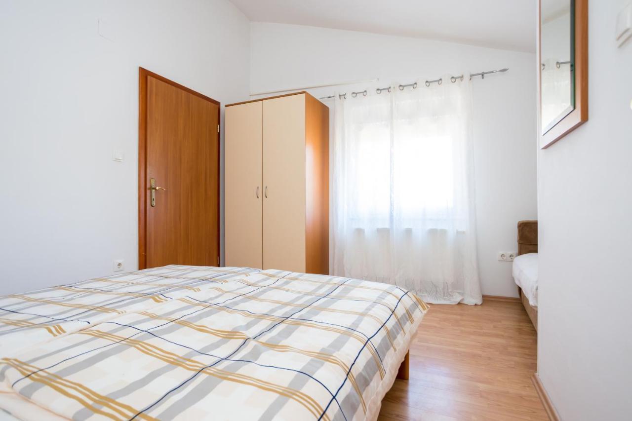 Apartmani Sandra Malinska Sveti Vid-Miholjice Bagian luar foto