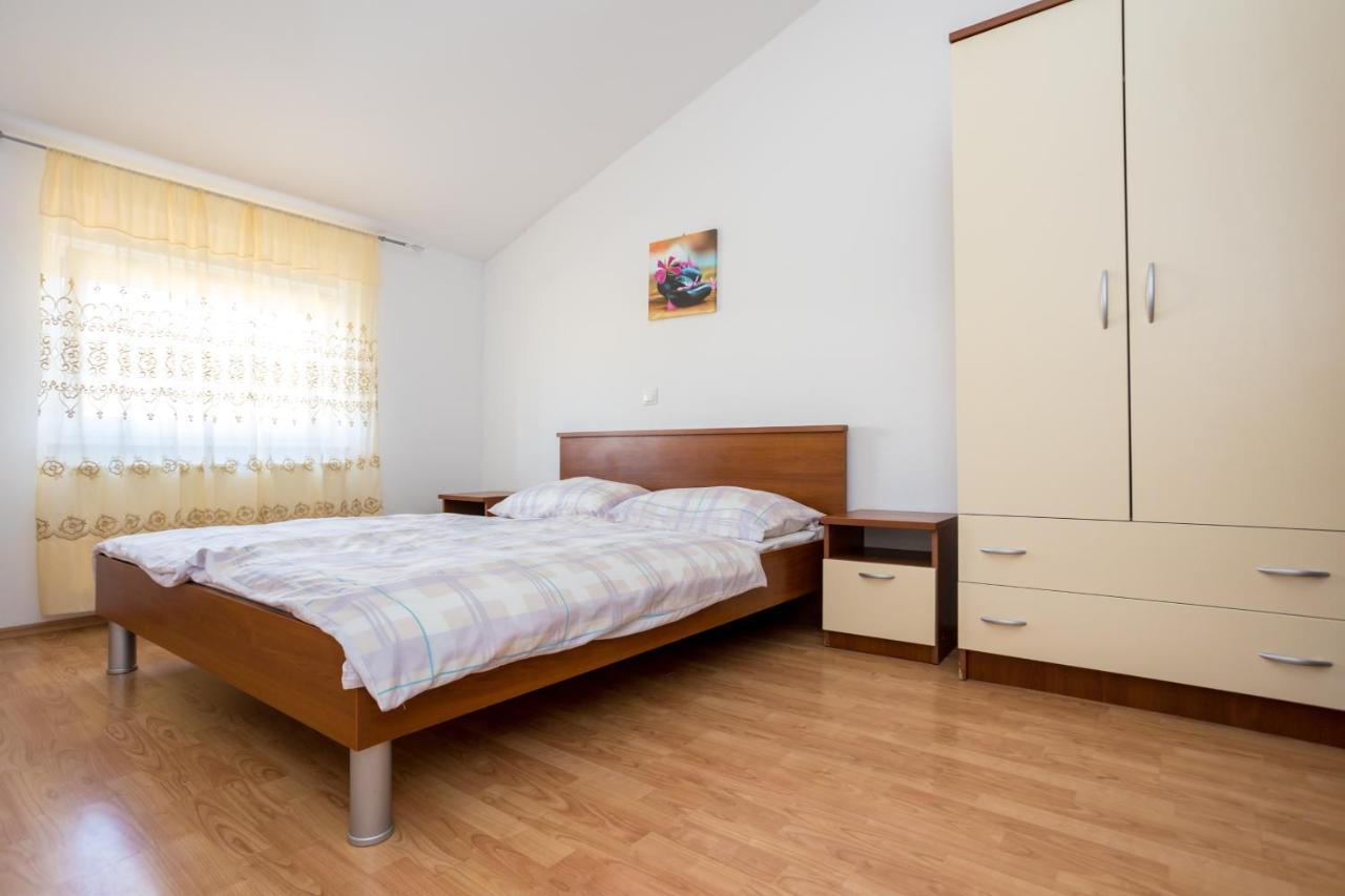 Apartmani Sandra Malinska Sveti Vid-Miholjice Bagian luar foto