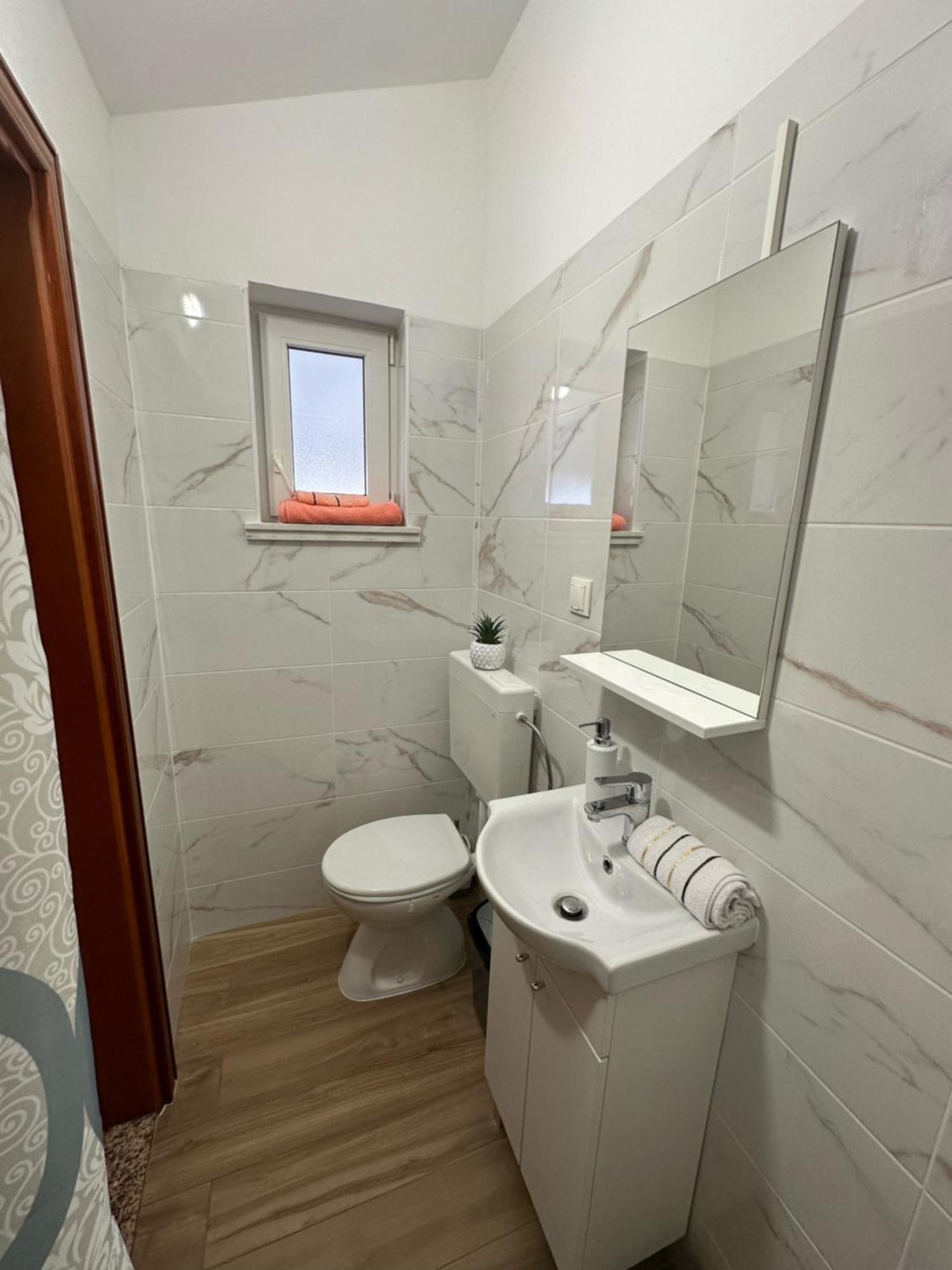 Apartmani Sandra Malinska Sveti Vid-Miholjice Bagian luar foto