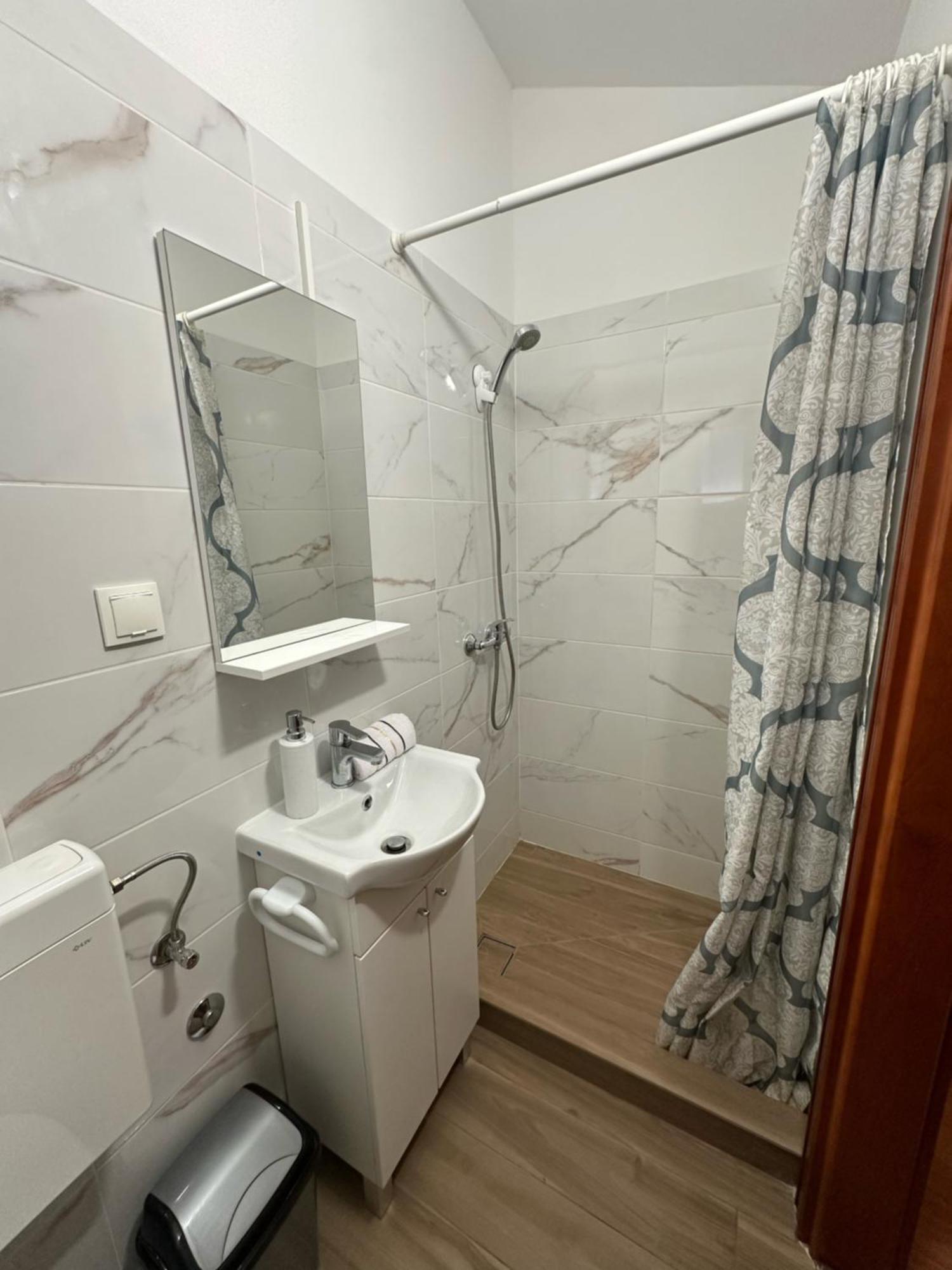 Apartmani Sandra Malinska Sveti Vid-Miholjice Bagian luar foto