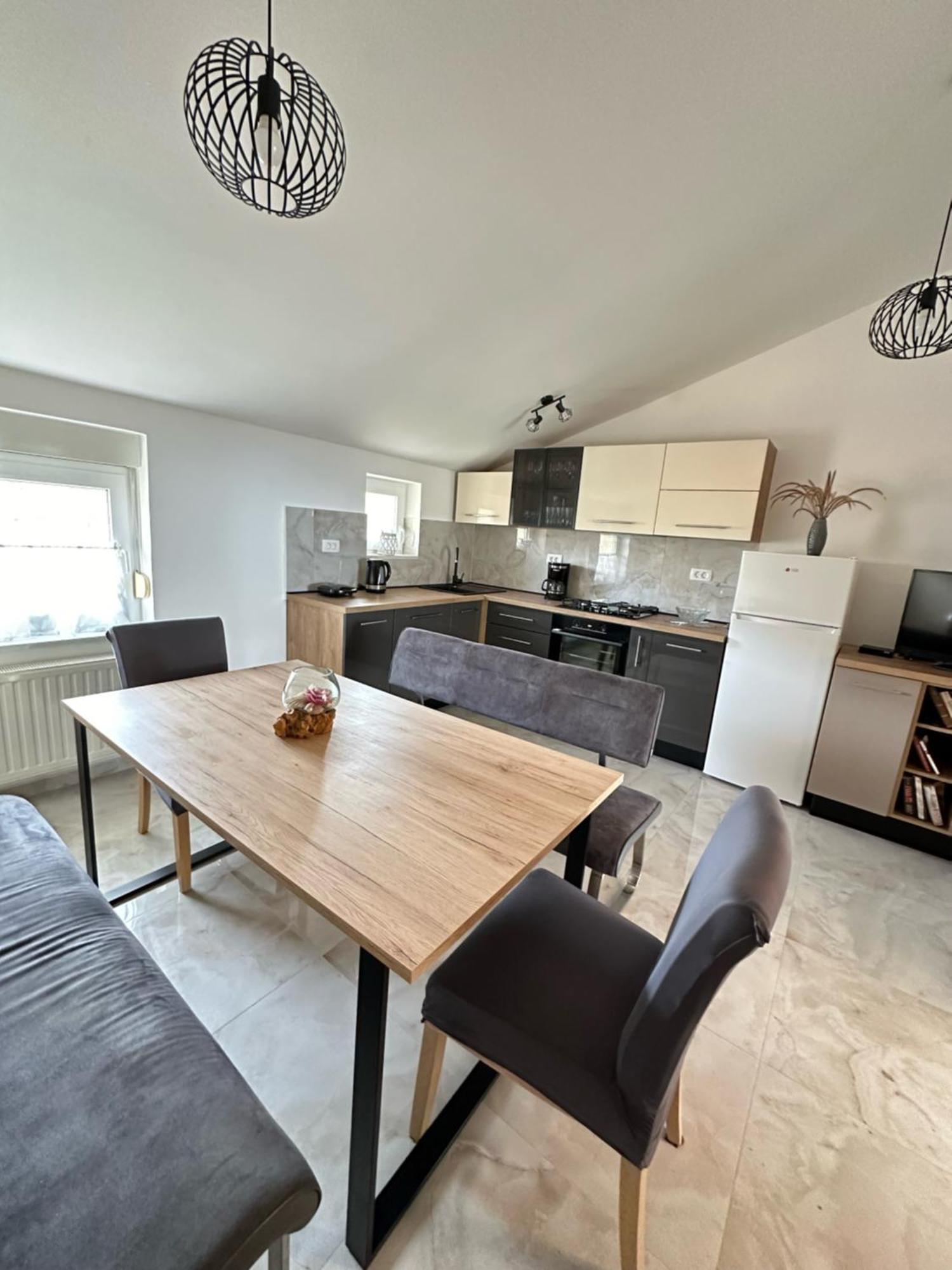 Apartmani Sandra Malinska Sveti Vid-Miholjice Bagian luar foto